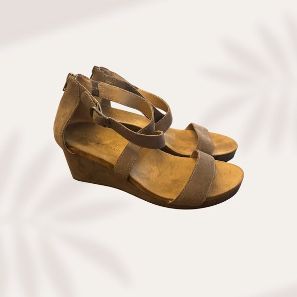 🌟 Lucky Brand Kenadee Suede Wedge Sandals – Taupe 🌟 - Picture 1 of 5